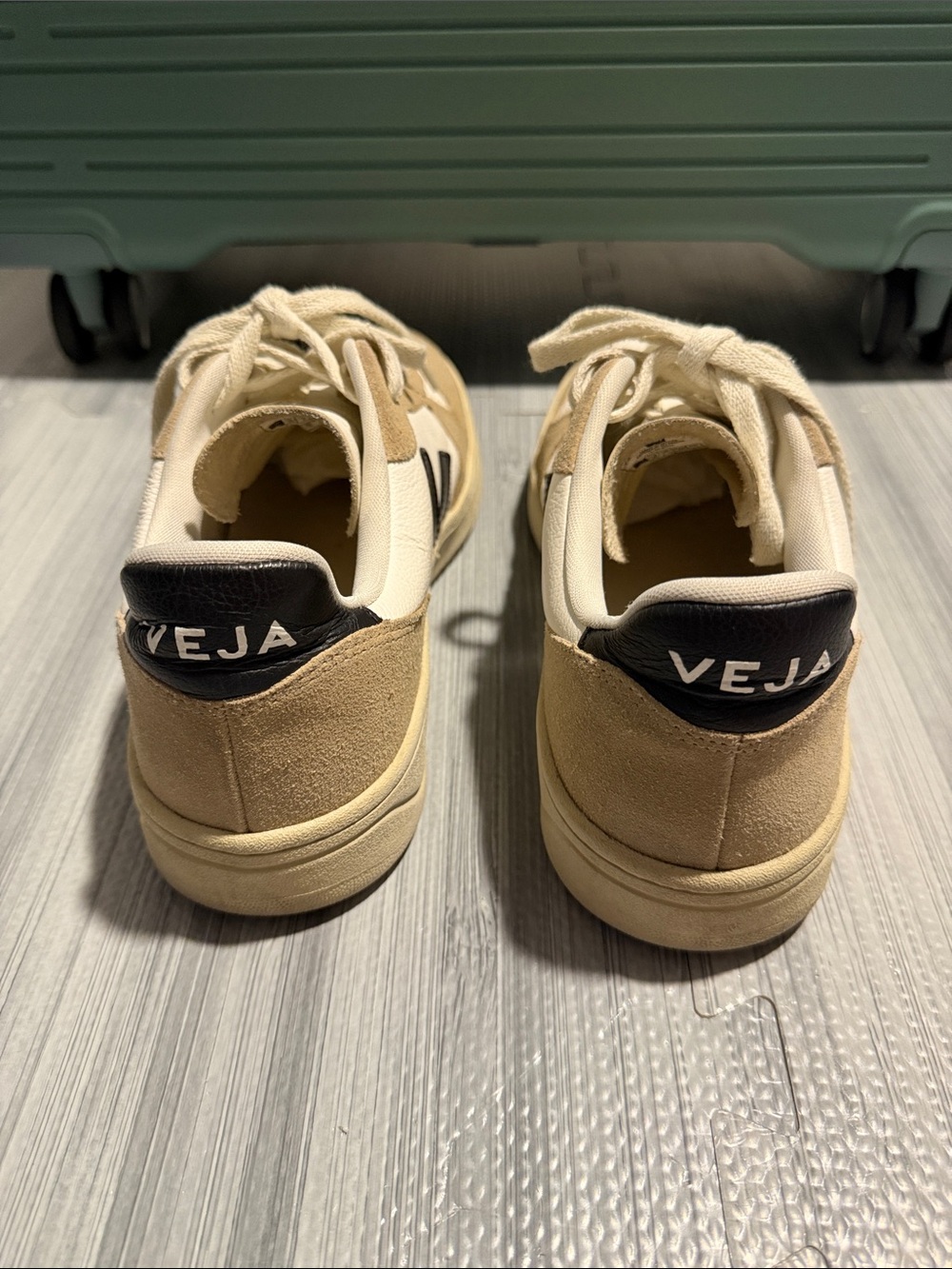 VEJA Men's V-10 Sneakers in Sahara Extra White Black Size 10 - Picture 5 of 9